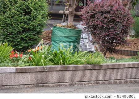 Caring for flower beds Caring for flower beds 93496805