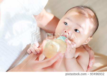 Baby drinking milk 4 months old Baby drinking milk 4 months old 93496932