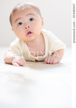 可以躺下的嬰兒 俯臥時間 可以坐在脖子上的嬰兒 出生後 3 個月的確認方法 可以躺下的嬰兒 俯臥時間 可以坐在脖子上的嬰兒 出生後 3 個月的確認方法 93496947
