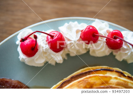Cherries in syrup and whipped cream 93497203