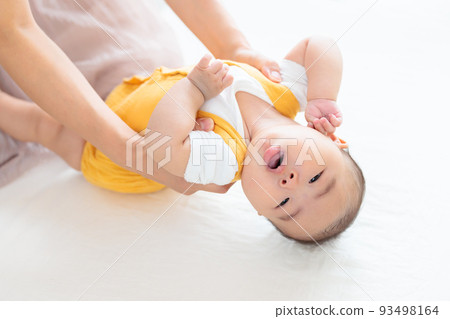 頸部坐姿的確認方法③ 寶寶出生後3個月完成頸部坐姿之前 93498164