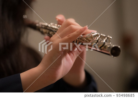 hand playing flute 93498685