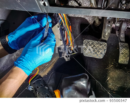 electrician master repairs cables in modern car 93500347