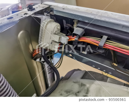 mechanism inside of old broken washing machin 93500361