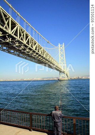 Akashi Kaikyo Bridge and Angler 93501114