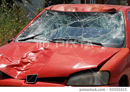 Broken Windscreen 93505915