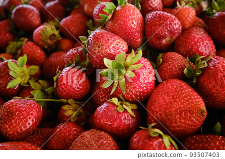 Red ripe strawberry background or texture Red ripe strawberry background or texture 93507403