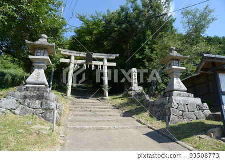 京都市宇治田原町大宮神社入口處的一鳥居 京都市宇治田原町大宮神社入口處的一鳥居 93508773