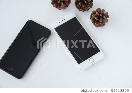 Having two smartphones is not uncommon nowadays Having two smartphones is not uncommon nowadays 93513269