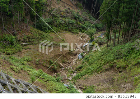 Abandoned landslide 93515945