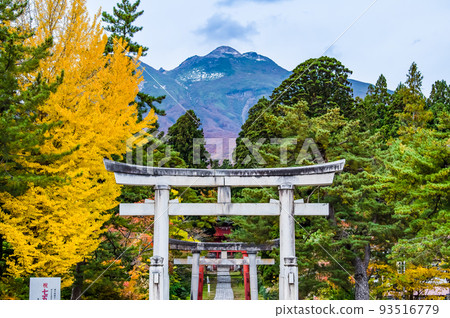 青森縣弘前市岩木山神社～參拜神社和染紅紅葉的岩木山～ 93516779