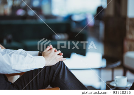 business man, cafeteria, cafe 93518256