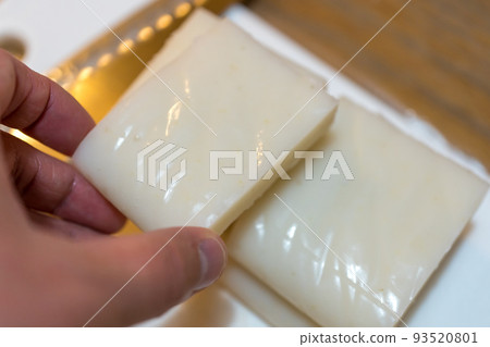 cut the noshi mochi 93520801