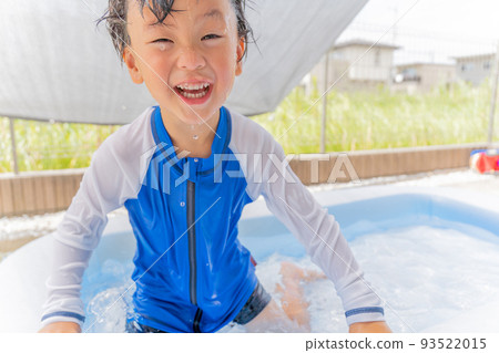 Boy playing in a plastic pool 93522015