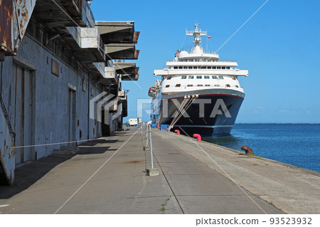Nippon Maru / Otaru Port Wharf No. 3 Nippon Maru / Otaru Port Wharf No. 3 93523932