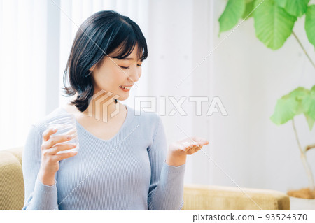 吃藥的女人 93524370