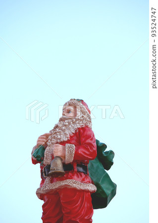 Santa Claus looking up at the sky Santa Claus looking up at the sky 93524747