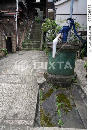 樋口一葉菊坂故居遺址(一葉樓梯) 樋口一葉菊坂故居遺址(一葉樓梯) 93526681