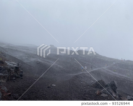 暴雨中的富士山 暴雨中的富士山 93526944