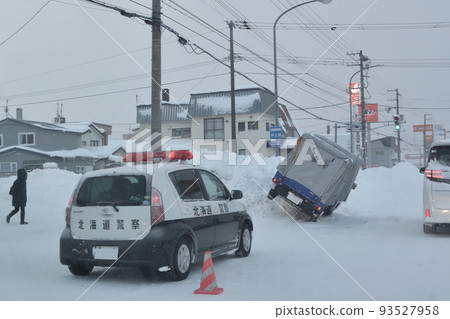 snow accident 93527958