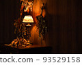 乾花和古典檯燈 93529158
