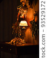 乾花和古典檯燈 93529172