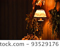 乾花和古典檯燈 93529176