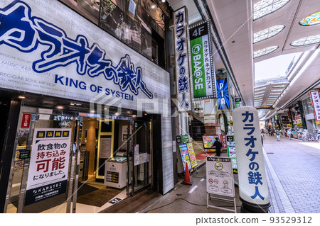 日本的川崎市容 沒有行動限制。俯瞰川崎站(Hokoten)前的熱門購物街“川崎銀流街”= 8月23日 日本的川崎市容 沒有行動限制。俯瞰川崎站(Hokoten)前的熱門購物街“川崎銀流街”= 8月23日 93529312