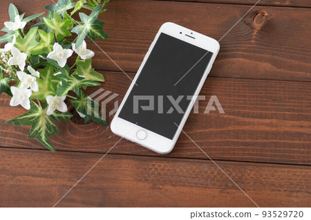 現在必備的智能手機 93529720