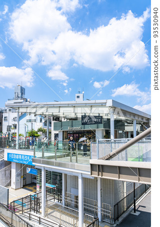 [Tokyo] Beautifully maintained southwest exit of Shimokitazawa Station 93530940