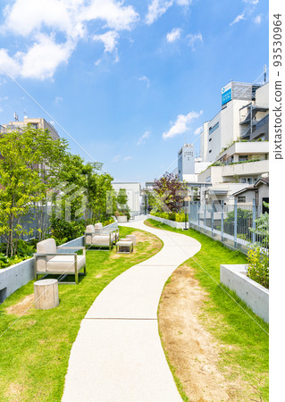[Tokyo] Beautifully maintained Shimokita railway street in front of Shimokitazawa station 93530964