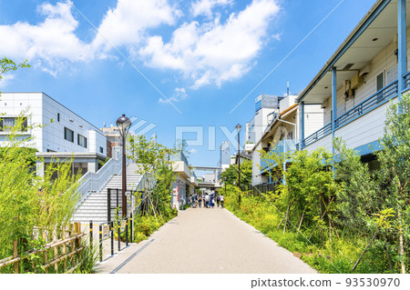 [Tokyo] Beautifully maintained Shimokita railway street in front of Shimokitazawa station 93530970