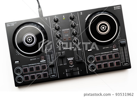 Pioneer Digital DJ deck controller for Computer and Tablet, Top view. 93531962