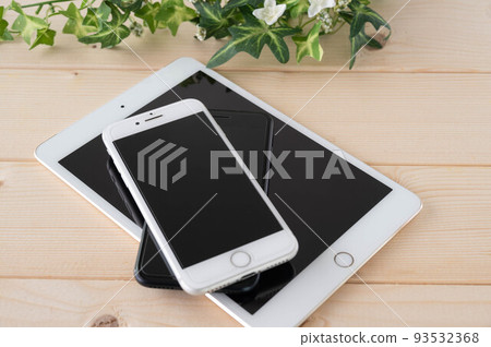 Smartphones and tablets are now essential Smartphones and tablets are now essential 93532368