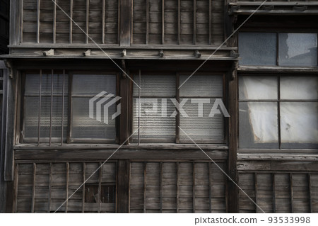Japanese old wooden two-story apartment / narrow house / detached house / Showa architecture 93533998