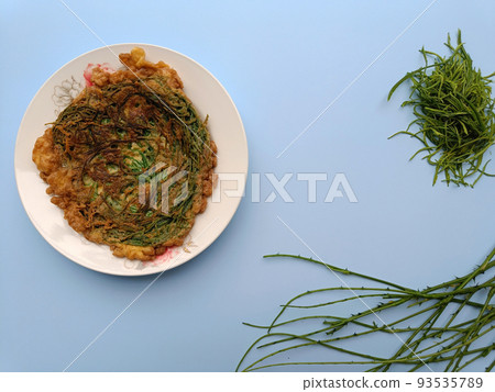 Thai call Kai Jeow Cha Om or omelette with acacia leaves on blue background with copy space 93535789