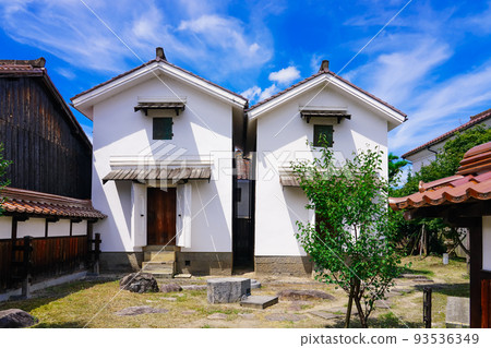 以傳統聯排別墅風格修復的防災中心倉陽神（鳥取縣倉吉市） 93536349