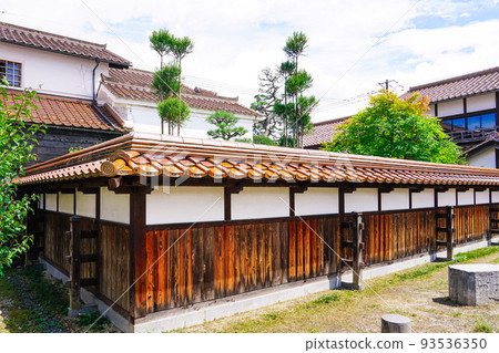 以傳統聯排別墅風格修復的防災中心倉陽神（鳥取縣倉吉市） 93536350