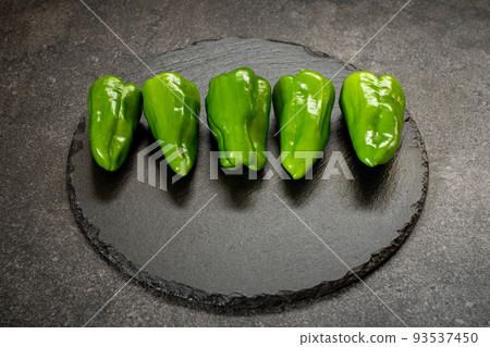 石板上的辣椒 93537450