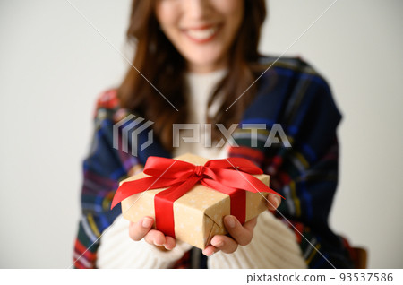 聖誕節和情人節禮物的圖像 93537586