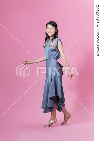 Fashion vogue style portrait of young happy smiling woman, copy space. 93539232