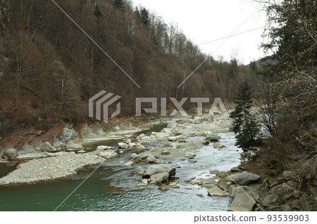 River in the Carpathian mountains in autumn 93539903