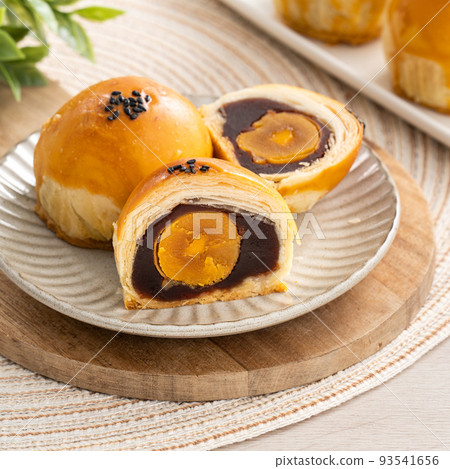 中秋節 月餅 蛋黃酥 中秋 Mid-Autumn Festival Moon cake げっぺい 93541656