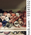 五顏六色的越南餐具。 93545502