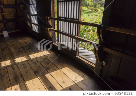 白川鄉合掌造、窗戶、木屋、室內、日式房間、木板、雨門、格子 93548151