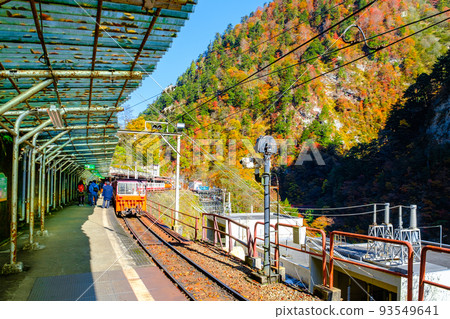 黑部峽谷小火車(秋季):櫸平站 黑部峽谷小火車(秋季):櫸平站 93549641
