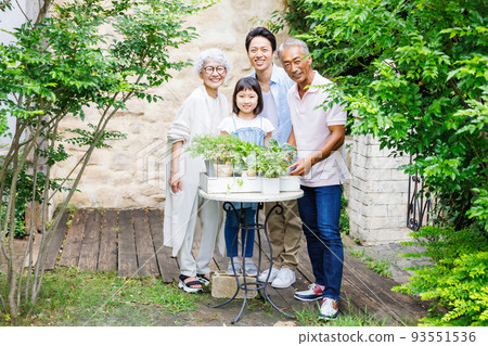 三代同堂一起園藝 93551536