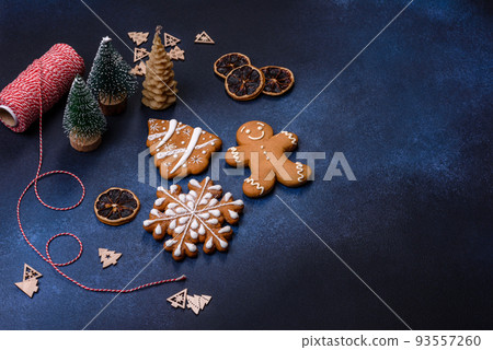 Christmas decorations and gingerbreads on a dark concrete table 93557260