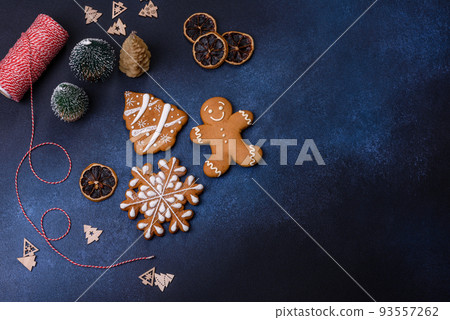 Christmas decorations and gingerbreads on a dark concrete table 93557262