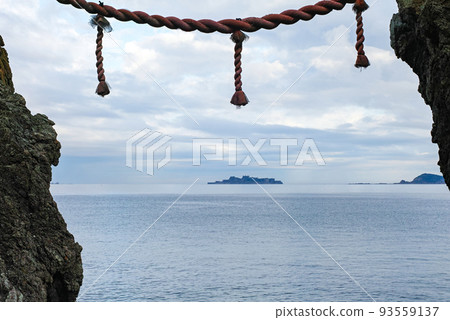 Nagasaki / Meotoiwa Rocks and Gunkanjima (Hashima) in between Nagasaki / Meotoiwa Rocks and Gunkanjima (Hashima) in between 93559137